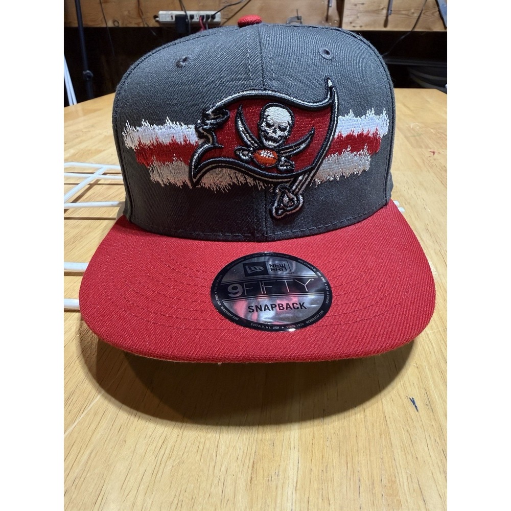 Tampa Bay Buccaneers New Era 9FIFTY Snapback Hat Gray Red NFL Embroidered Cap